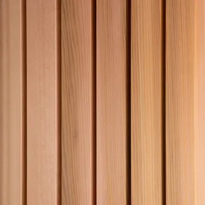 Western Red Cedar klæðning í DTC47 prófíl, tvöföld lóðrétt skuggarauf